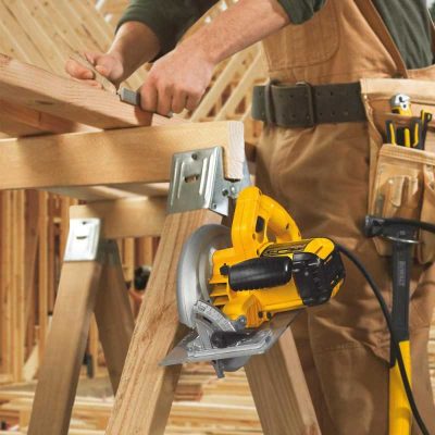 Sierra Circular DeWalt DWE575-B2C de 7 1/4" 1800 W con Corte de 65 mm a 90°